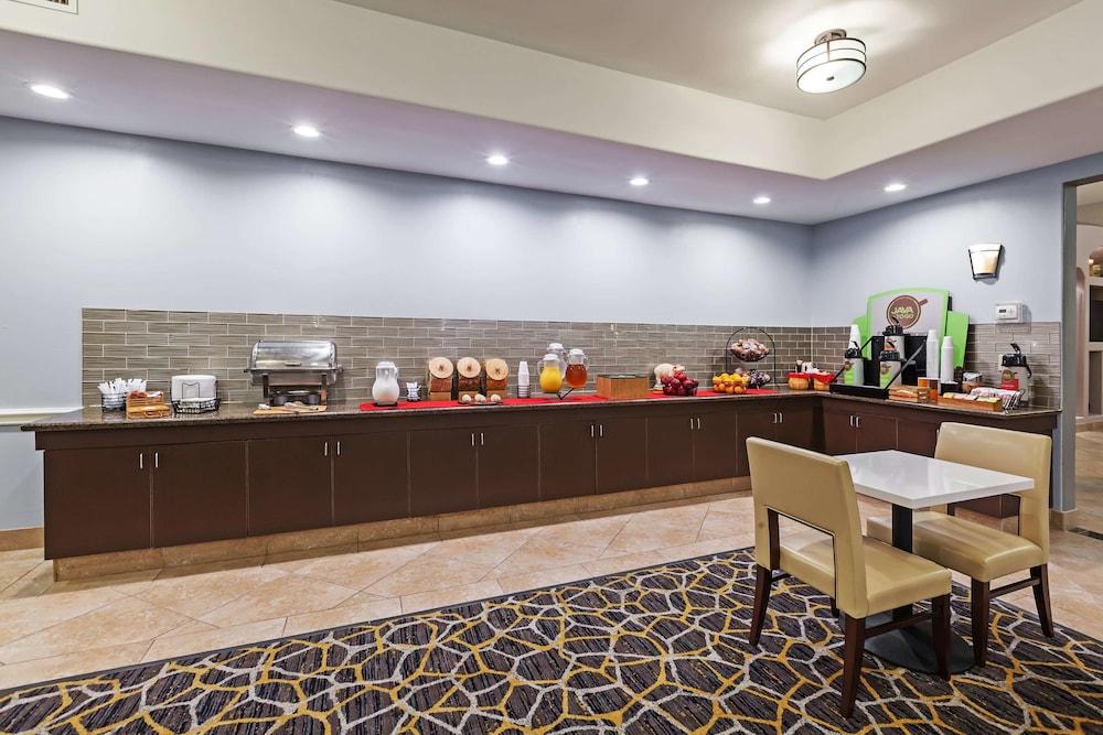 Отель Sonesta Essential Houston Westchase Экстерьер фото