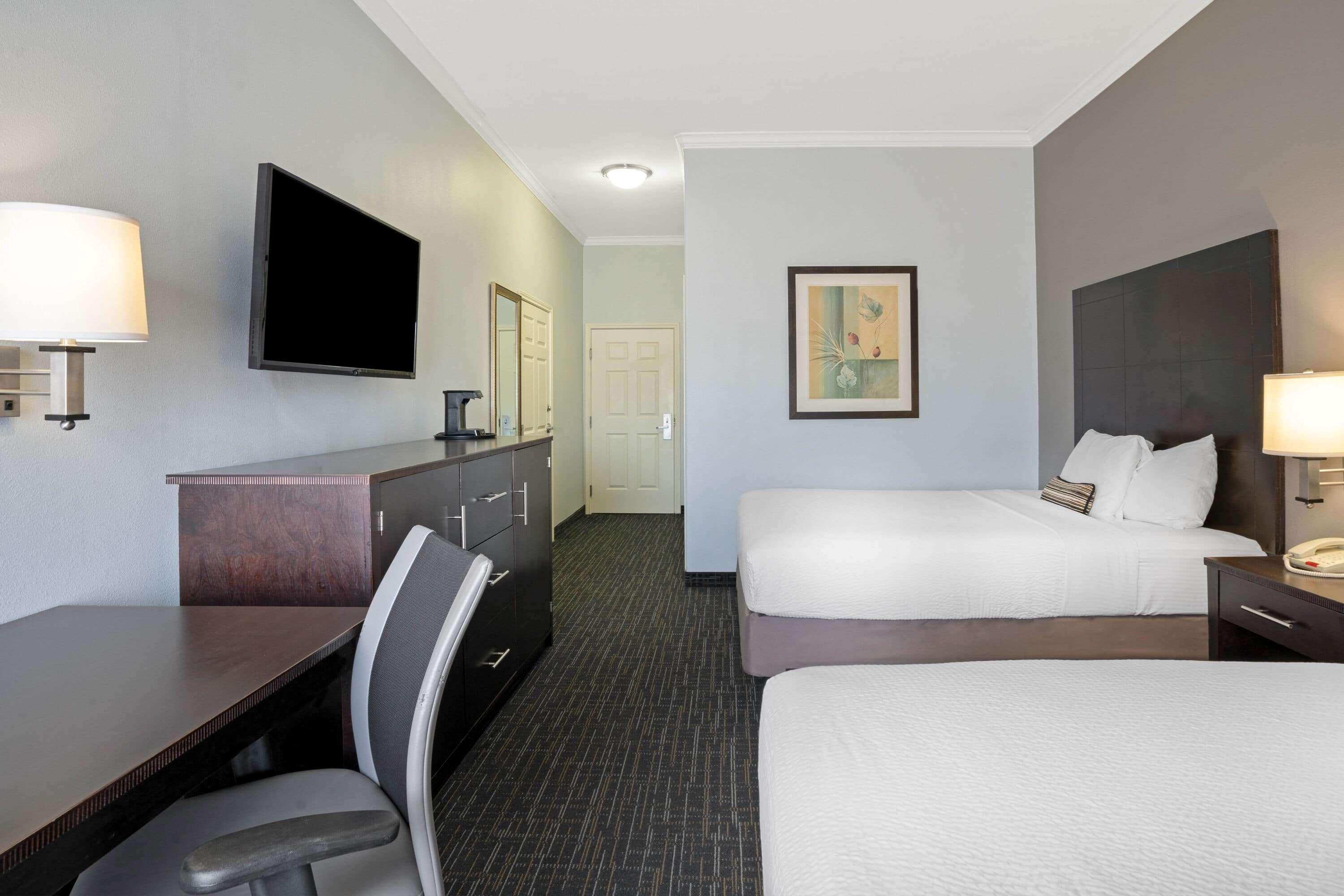 Отель Sonesta Essential Houston Westchase Экстерьер фото