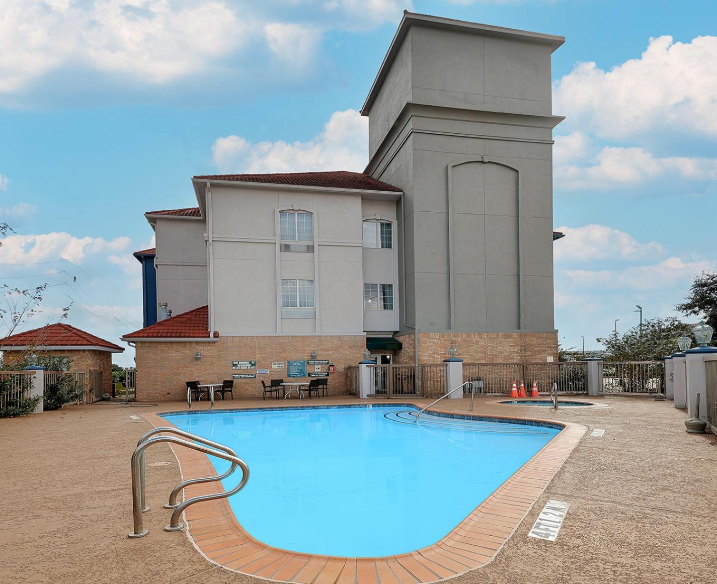 Отель Sonesta Essential Houston Westchase Экстерьер фото