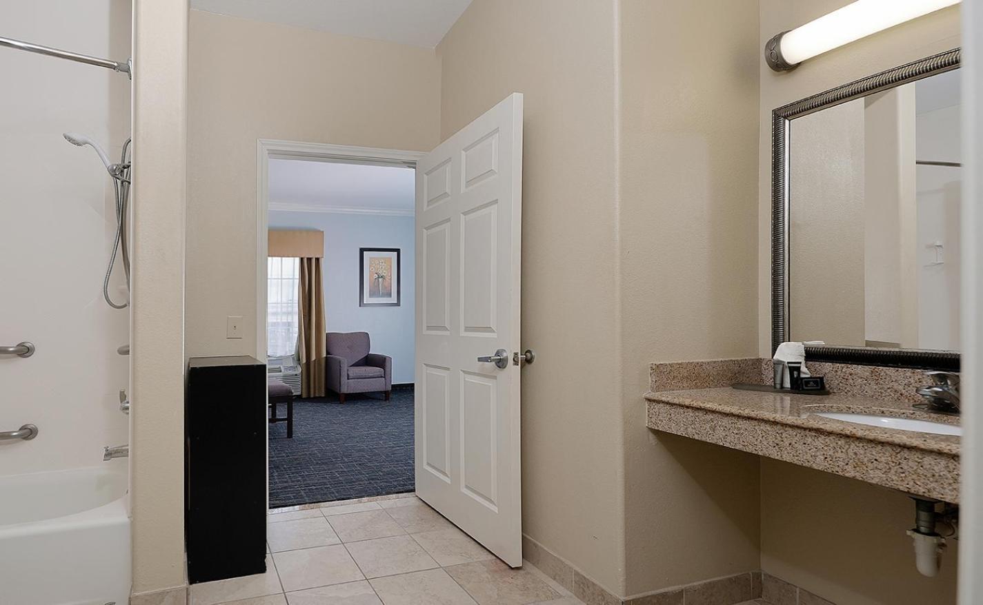 Отель Sonesta Essential Houston Westchase Экстерьер фото